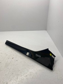 Audi q3 правая планка крышки 83a854872 фото №1