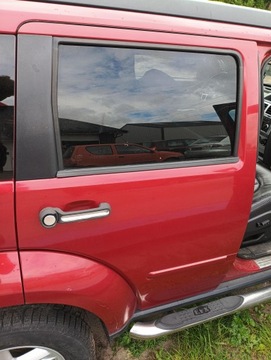 Скло задніх правих двері dodge nitro 2007 рік фото №1