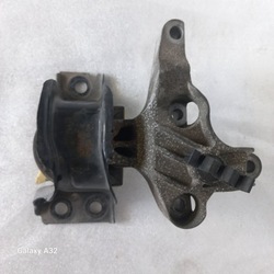 Dacia доккер крепление лапи подушка двигателя фото №1