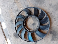 Вентилятор вентилятора audi a4 b6 2.5 tdi 059121301a фото №1