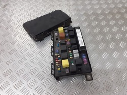 Коробка запобіжників opel astra iii 1.3 cdti 13242781jt фото №1