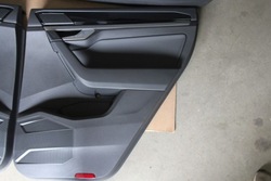 Оббивка праві зад двері vw touareg iii шкіра сталь фото №1