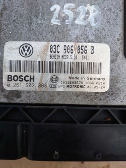 Компьютер двигателя vw golf v 1.6 fsi 03c906056b блок управления фото №1