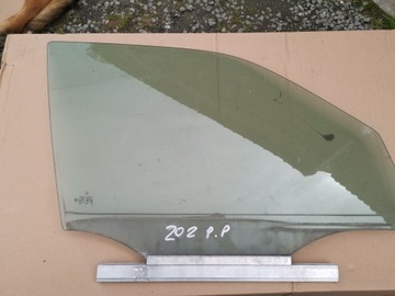 Скло двері права передня перед mercedes w202 фото №1
