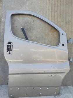 Двері праві trafic vivaro primastar 01-14 nr4 сріблястий фото №1