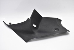 Mercedes w117 захист обшивка стійка праві зад фото №1