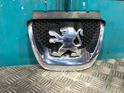 Peugeot 308 t7 ползун значок эмблема перед передняя фото №1