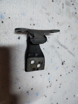 Петля кришки багажника лівий opel astra j 13258165 фото №1