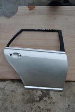 Toyota avensis універсал t25 03-09 двері праві зад фото №1