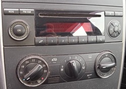 Радио cd аудио 5 mercedes w169 фото №1