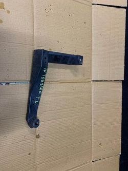 Ковзун бампера лівий зад vw touareg 7l6807861 фото №1