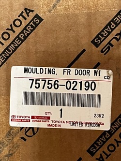 Toyota corolla cross планка дверь левый перед новая -75756-02190 фото №1