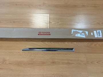 Toyota corolla e21 хром планка двері праві зад фото №1