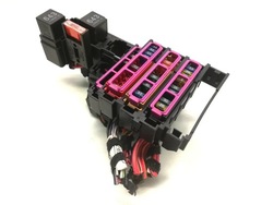 Audi a4 рамка / модуль запобіжників 2.0 tdi дизель 105kw 143 hp -- 2010 фото №1