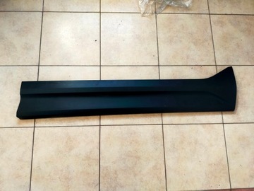 Volvo xc40 планка двері права передня фото №1