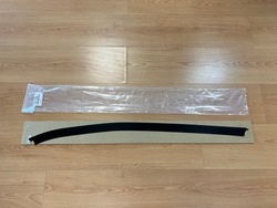 Toyota camry 17- наклейка дверь правые зад новая фото №1