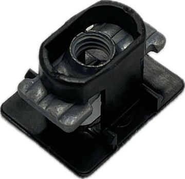 Кліпса гайка кріплення зовнішньої ручка iveco daily оригінальний номер 500321536 фото №1