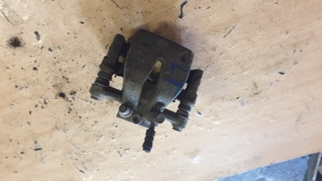 Toyota avensis t25 2.0 vvti супорт лівий зад фото №1