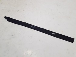 Mercedes w204 w207 w212 планка защита направляющая люк левый перед фото №1