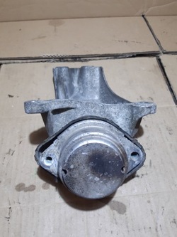 Audi a6 c6 3.0 tdi лапи подушка коробки 4f0399114b фото №1