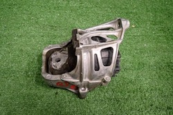 Лапи подушка двигуна audi q8 4m0199371ff фото №1