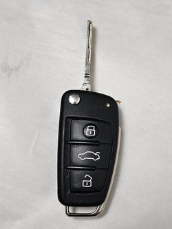 Ключ pilot audi q2 81a 81a837220ab фото №1