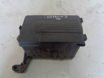 Корпус акумулятора skoda octavia ii 1k0915333c фото №1