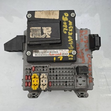 Jeep cherokee iii kj p56010420ah рамка / модуль запобіжників фото №1