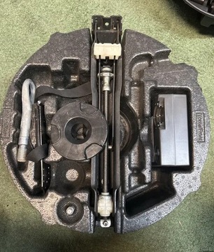 Вкладка колеса домкрат mercedes w251 фото №1