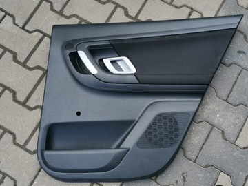 Оббивка двері права зад 5j9867210 skoda fabia ii фото №1