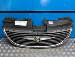 Chrysler grand voyager iv решётка радиатора решётка радиатор эмблема фото №1