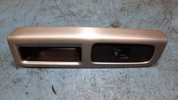 Przeąłcznik стекло правые перед 8663815 volvo c30 фото №1