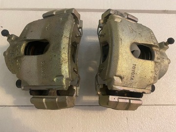 Avensis t22 97-03 суппорт тормозной переднее фото №1