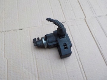 Клапан вакуум audi a4 b5 2,5 tdi 8d0906627 фото №1