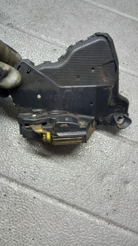 Замок лівий перед toyota avensis t25 04r універсал 2.0d фото №1