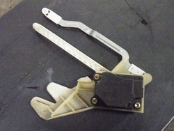 Volvo xc90 амортизатор замка кришки багажника задньої фото №1