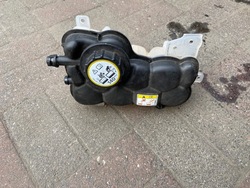 Range rover velar бачок расширительный фото №1