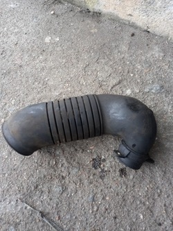 Труба повітропровід turbo 8d0129615k vw passat b5 fl 05r 1.9 tdi фото №1