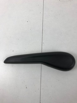 Ручка важіль сидіння лівий перед peugeot 208 фото №1