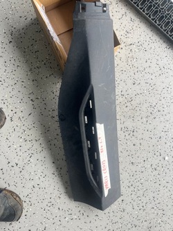 Toyota yaris cross 21- 2021- планка двері ліві зад фото №1