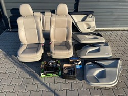 Toyota avensis t27 рестайлінг універсал сидіння шкіра салон прокладка duńczyka ремені фото №1