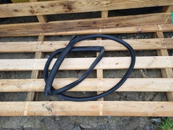 Maserati levante прокладка дверь правые зад задняя 670032889 оригинал фото №1