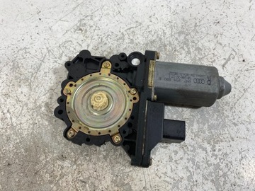 Двигунчик скло правий перед 8n7959802b audi tt 8n фото №1