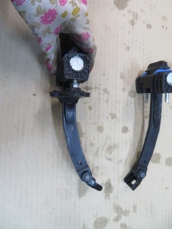 Mercedes sprinter w907 w910 обмежувач двері a9107201700 фото №1