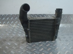 Радіаторів інтеркулер ліва 2,0 tdi audi a4 b7 фото №1