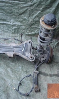 Suzuki baleno 1.6 16v 00-02 поворотна опора задня ліва фото №1