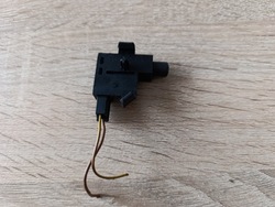 Датчик тормоза ручного з штекер volkswagen lupo 1j0947561 оригинал фото №1