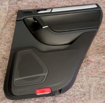 Vw touareg ii обивка дверь правые зад 7p0863981 фото №1