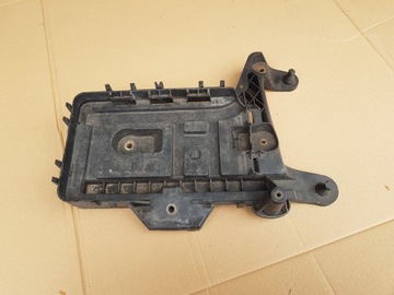 Основа корпус акумулятора golf v a3 8p altea leon ii passat b6 touran i фото №1