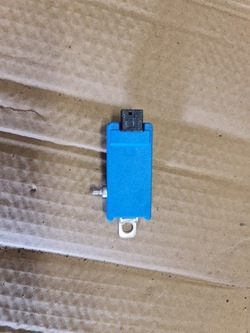 Усилитель антенны audi a8 d2 4d0035225b фото №1